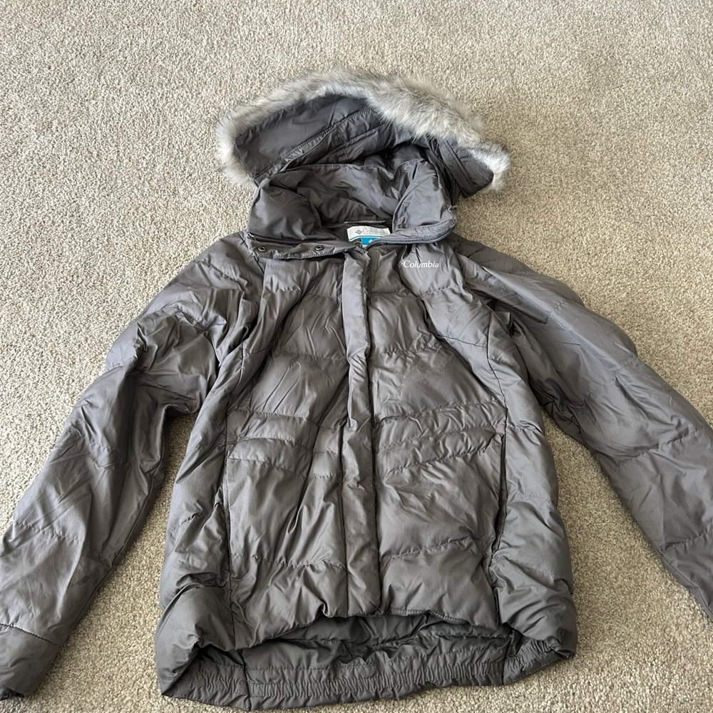 Columbia Gray Puffer Jacket with Fur-Trimmed Hood